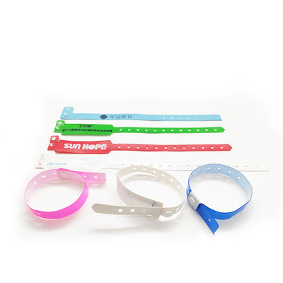 Fertigen Sie Umbau-Armband RFID-PVC-Manschetten-RFID mit vielen Farben besonders an
